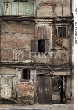 Old run down building in Pune, Maharashtra, India 48530733