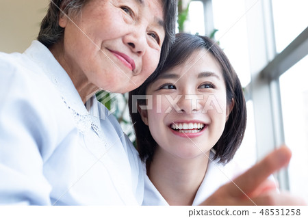 Nursing Care Image Senior Women and Caregivers 48531258