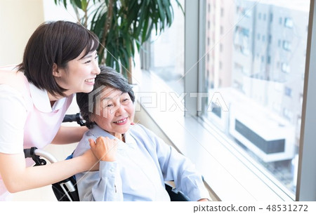 Nursing Care Image Senior Women and Caregivers 48531272