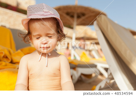 the child closed his eyes from the sun  48534594