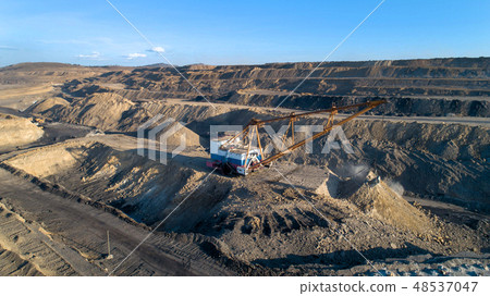 Coal mining in open pit 48537047