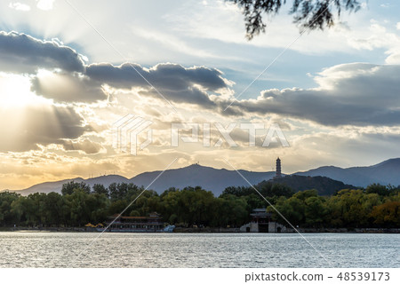 中國北京旅遊景點頤和園夕陽 中国北京観光スポット頤和園 Summer Palace Beijing 48539173