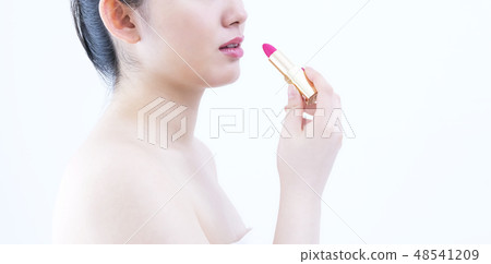 年輕的女士的口紅圖像臉切 年輕的女士的口紅圖像臉切 48541209