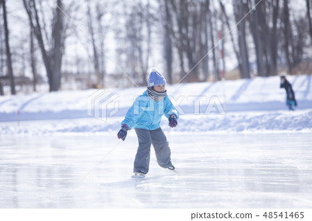 女孩去滑冰 48541465