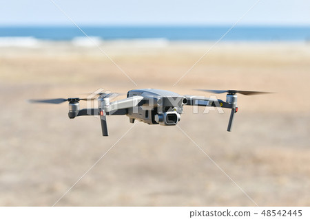 無人機飛越海岸 48542445
