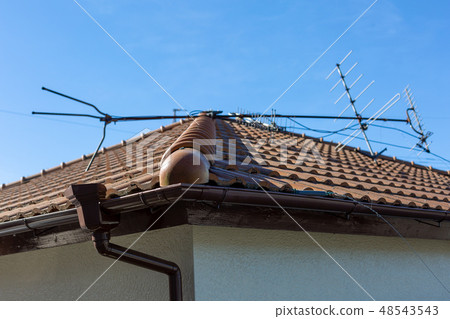 Fallen antenna 48543543