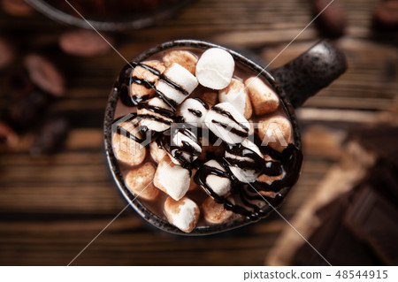 Cup of hot chocolate 48544915