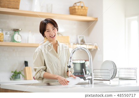 Middle Female Kitchen Lifestyle Image 48550717