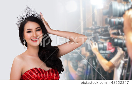 Silver Diamond Crown of Miss Pageant Beauty queen Universe World Contest stand in front of group Media Press reporter camera vdo photo shoot Silver Diamond Crown of Miss Pageant Beauty queen Universe World Contest stand in front of group Media Press reporter camera vdo photo shoot 48552247