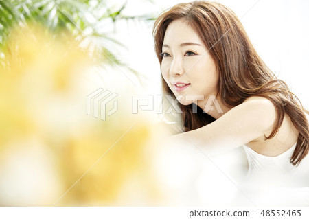 Young woman 48552465