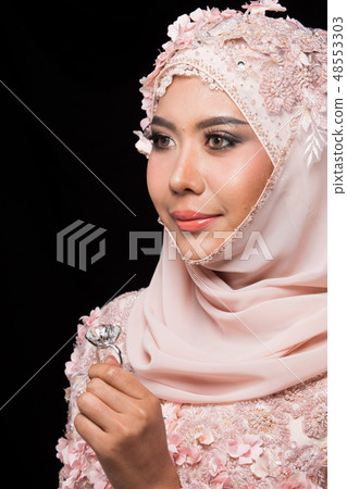 muslim arabic bride in Lace Bead wedding dress 48553303