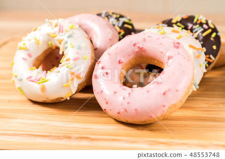 Donuts on a white background.甜甜圈,甜點,點心,下午茶,cake 48553748