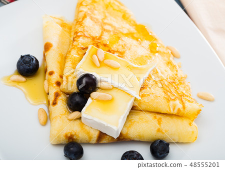 Thin pancakes with brie and honey Thin pancakes with brie and honey 48555201