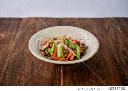 用乾香菇蘑菇炒豆沙① 用乾香菇蘑菇炒豆沙① 48558268