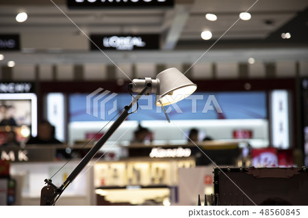 Lights that illuminate the product 48560845