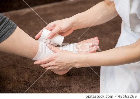 Wrap a bandage on your feet 48562269