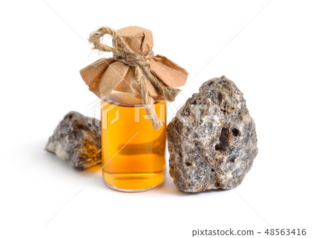 Benzoin or benjamin Essential oil or gum benzoin 48563416