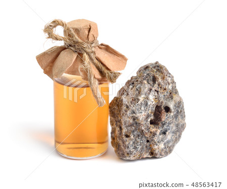 Benzoin or benjamin Essential oil or gum benzoin 48563417