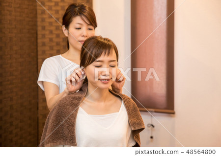 A woman receiving accommodation 48564800