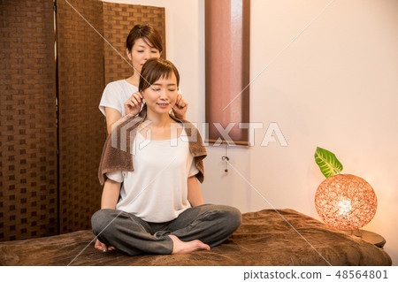 A woman receiving accommodation A woman receiving accommodation 48564801