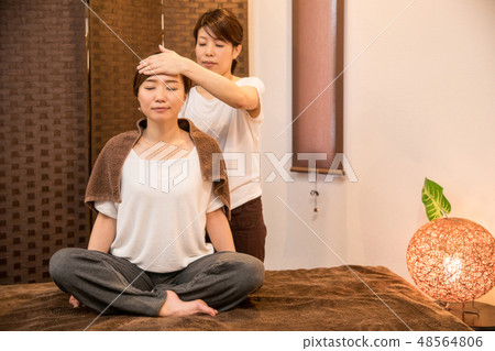 A woman receiving accommodation 48564806