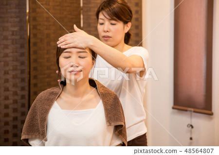 A woman receiving accommodation 48564807