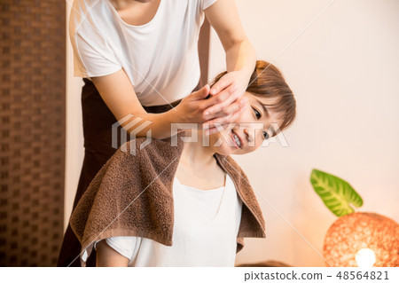 A woman receiving accommodation 48564821