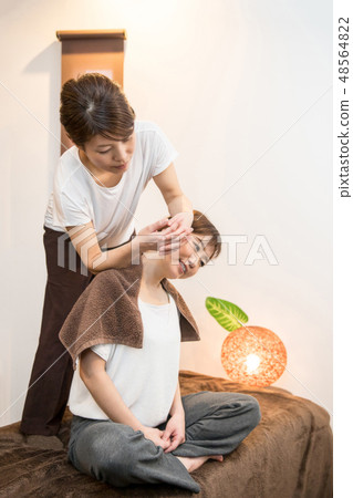 一個女人接受住宿 一個女人接受住宿 48564822