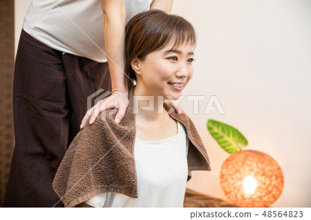 一個女人接受住宿 一個女人接受住宿 48564823