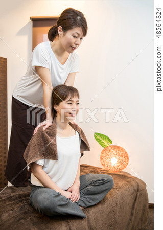 一個女人接受住宿 一個女人接受住宿 48564824