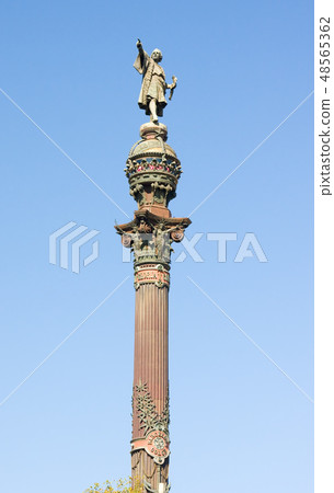 Christopher Columbus monument in sea front 48565362