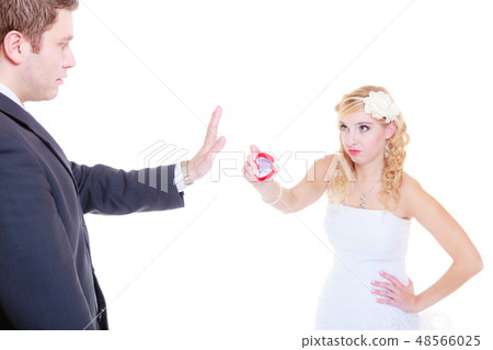 Man proposes to woman, she refuses Man proposes to woman, she refuses 48566025