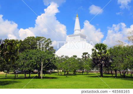 Ruwanwelisaya Chedi stupa, Anuradhapura, Sri Lanka Ruwanwelisaya Chedi stupa, Anuradhapura, Sri Lanka 48568165