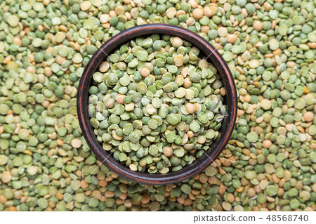 uncooked peas is scattered background uncooked peas is scattered background 48568740