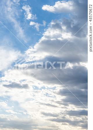 雲的形狀雲的形狀雲天空天空藍色的天空 48570672