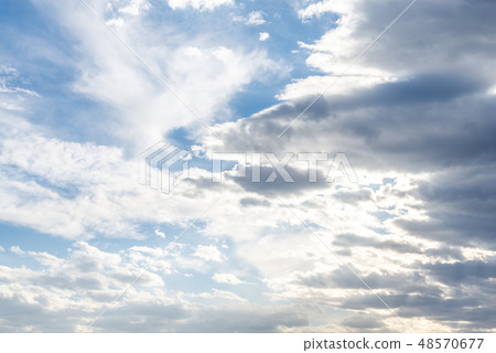 雲的形狀雲的形狀雲天空天空藍色的天空 48570677