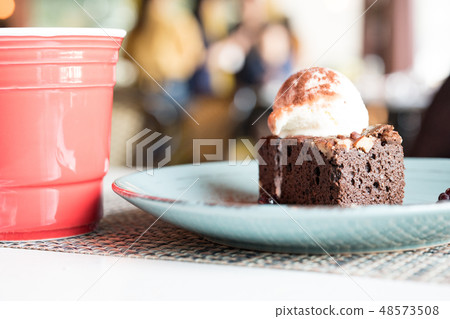 Uploaded from the top of the page. Wasted refreshing, cow dumplings, beverages. Happy birthday tea. 48573508