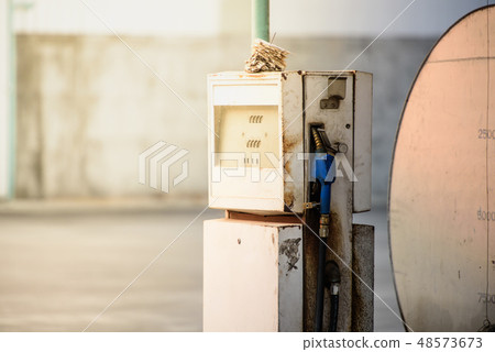 Old analog gas pump meter 48573673