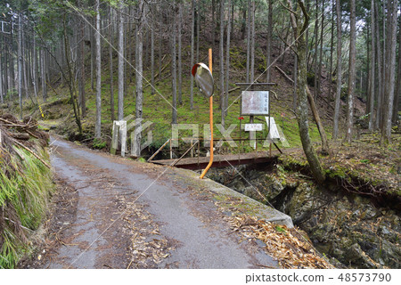Entrance to Takinamaki Waterfall (Kyoto Ward, Kyoto Prefecture) Entrance to Takinamaki Waterfall (Kyoto Ward, Kyoto Prefecture) 48573790