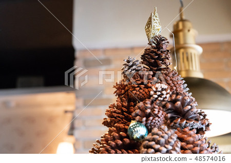 Holy birthday gift ornament. Okinosui Okura restaurant ceremonial holiday birthday. 48574016