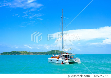 Tourists boat sailing in the sea in Thailand Tourists boat sailing in the sea in Thailand 48575266