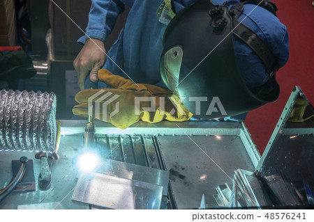 The construction  worker welding the steel plate. 48576241