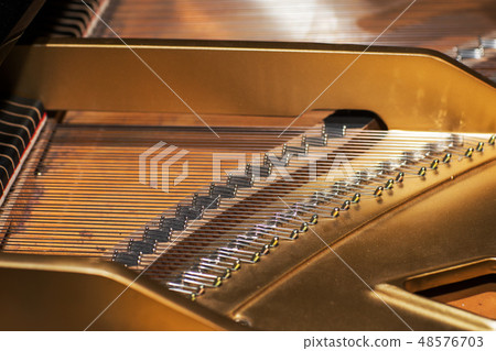 Grand piano strings, steel wire core wound with copper wire 48576703