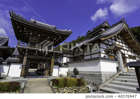 Yamaguchi Shogakuji Sesshin garden Bell tower gate bathroom 48576947