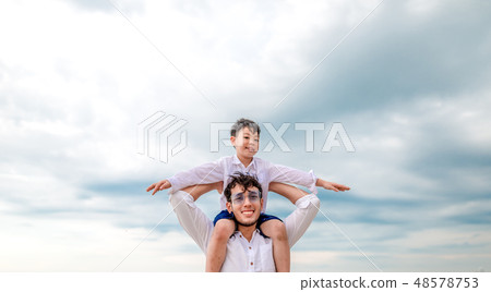portrait happy family mom dad and son portrait happy family mom dad and son 48578753