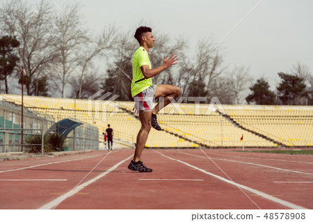 Man doing workout 48578908