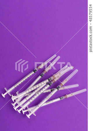 1-ml syringes isolated on a bright background 48579554