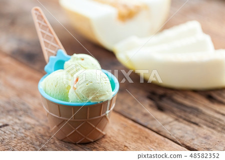 Vanilla ice cream with a taste of melon. 48582352