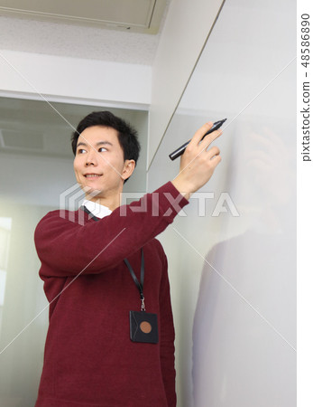 Explanation on the white board _ male _ 3 Explanation on the white board _ male _ 3 48586890