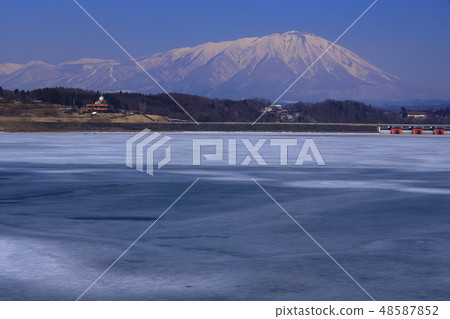 Iwateyama在冬天和Gosho湖 48587852